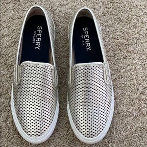 Sperry Seaside Perforated Sneaker-Sz 8M